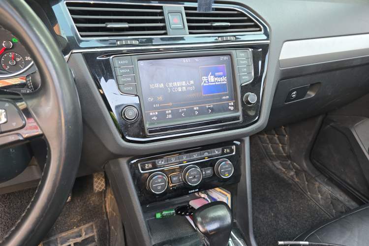 Used Volkswagen Tiguan L 2017 330TSI Automatic Two-Wheel Drive Luxury Edition Audio And AC Panel