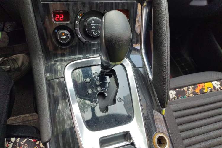 Used Peugeot 3008 2013 1.6THP Automatic Prestige Edition Gear Lever