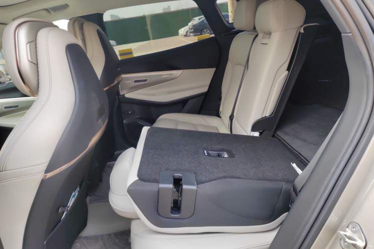 Used Lynk & Co 08 EM-P 2025 245km Ultra-Long Range Halo Left Rear Seat