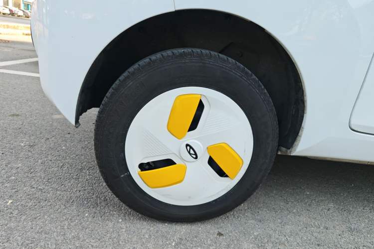 Used Chery QQ Ice Cream 2022 120km Conical Shape Lithium Iron Phosphate Right Rear Wheel Hub