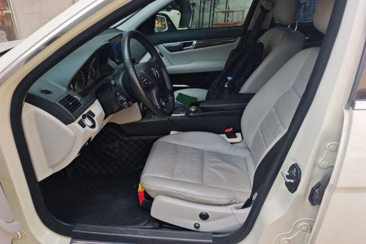 Used Mercedes-Benz C-Class 2010 C 300 Fashion Model