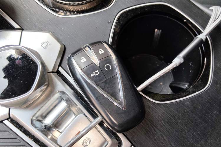 Used CHANGAN UNI-K 2024 2.0T Two-Wheel Drive YueShang Trim Vehicle Key