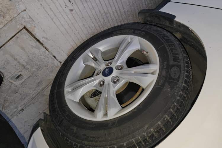 Used Ford Focus 2012 Hatchback 1.6L Automatic Fashion Edition Right Front Wheel Hub