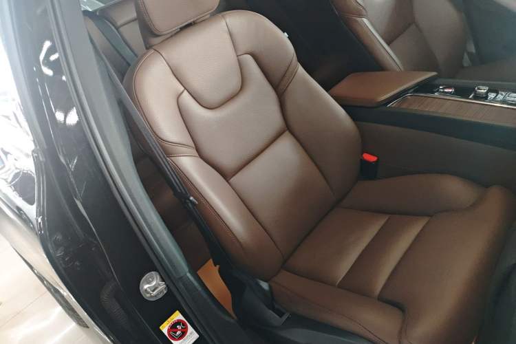 Used Volvo XC60 2024 B5 4x4 Smart Luxury Edition