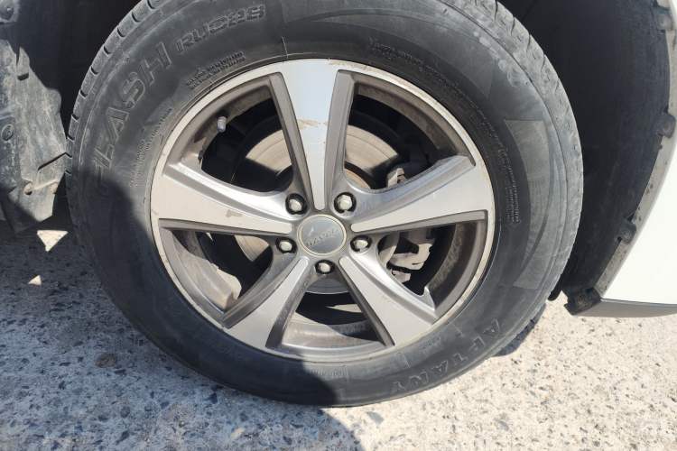 Used Haval M6 2017 1.5T Manual Two-Wheel Drive Urban Version Right Front Wheel Hub