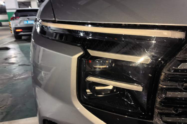 Used Ford Edge 2023 Edge L 2.0T EcoBoost E-Hybrid Four-Wheel Drive Seven-Seat Supreme Model Right Front Headlight