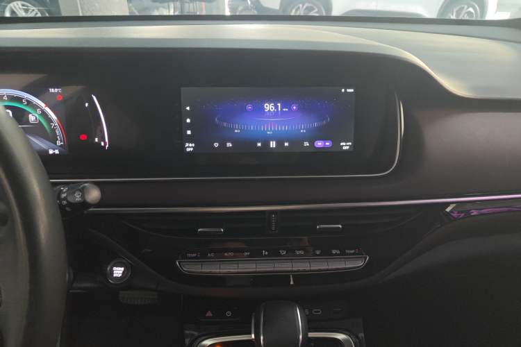 Used GAC Trumpchi M6 2023 PRO 270T DCT Luxury Edition Audio And AC Panel