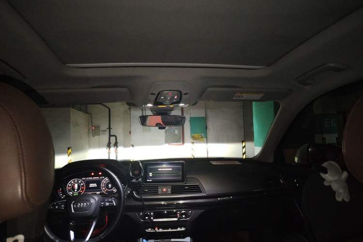 Used Audi Q5L 2018 45 TFSI Prestige Fashion Edition China VI Emission Standard Headliner