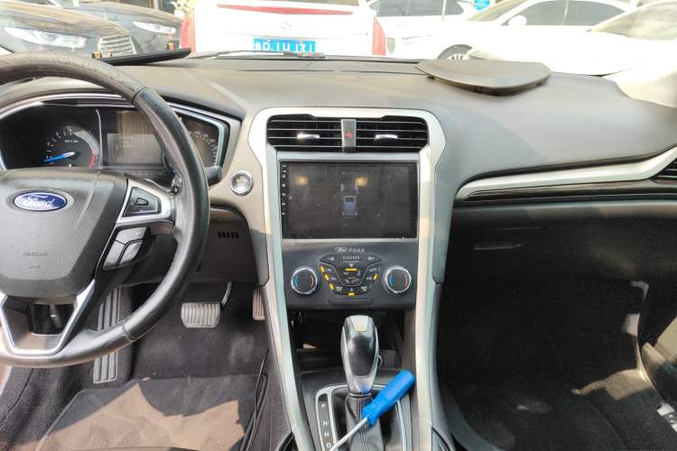 Used Ford Mondeo 2013 2.0L GTDi 200 Fashion Edition Audio And AC Panel