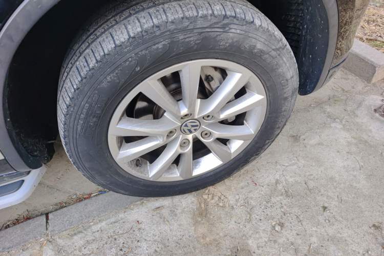 Used Volkswagen Touareg 2011 3.0 TSI High-End Version
