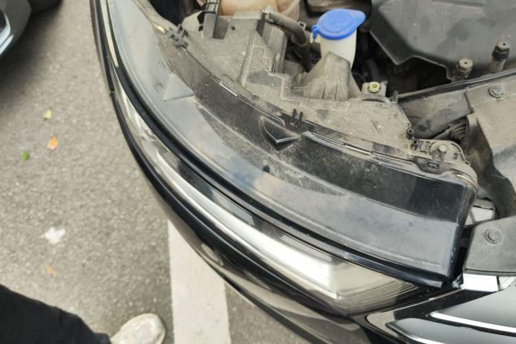 Used Ford Edge 2016 EcoBoost 245 Four-Wheel Drive Titanium Edition 7-Seater Right Front Headlight