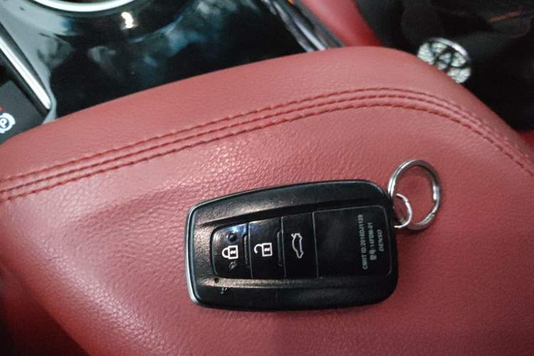 Used Toyota Camry 2018 2.0S FENGSHANG Edition
