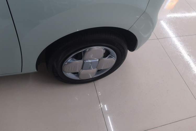 Used Geely Galaxy Panda 2023 Panda Mini 200km Endurance Bear Right Rear Wheel Hub