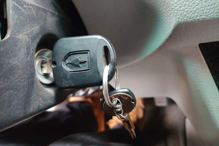 Used Jinbei New Hiace X30L 2023 1.5L Wealth Edition Van 2/5-Seater Air-Conditioned Model SWC15M Vehicle Key