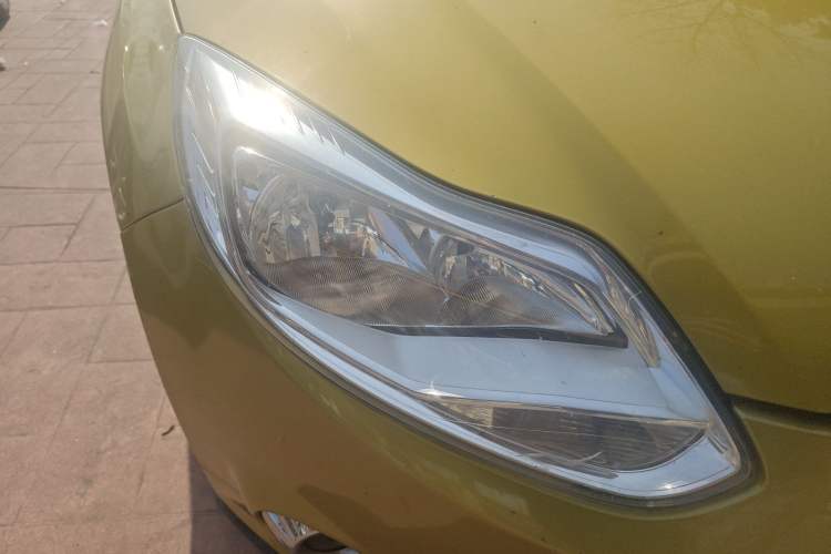 Used Ford Focus 2012 Hatchback 1.6L Automatic Fashion Edition Right Front Headlight