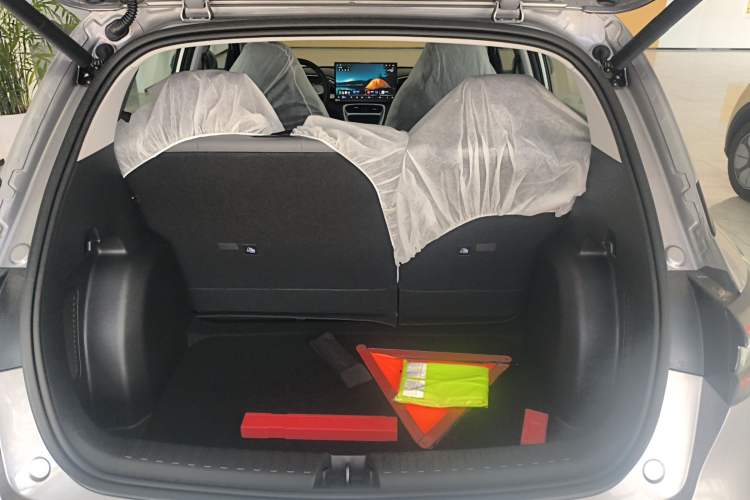 Used Geely Galaxy Geome 2026 Model 310km Dream Edition Trunk