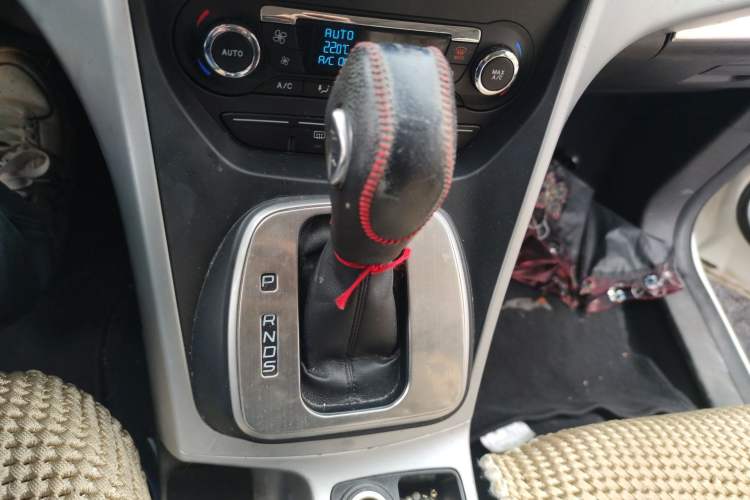 Used Ford Kuga 2015 1.5L GTDi Two-Wheel Drive Fashion Edition Gear Lever