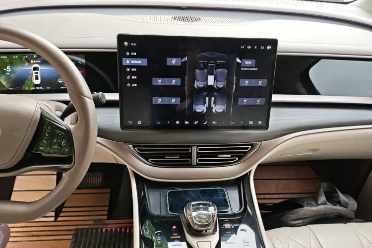 Used Denza D9 2022 DM-i 970 Four-Wheel Drive Flagship Model
