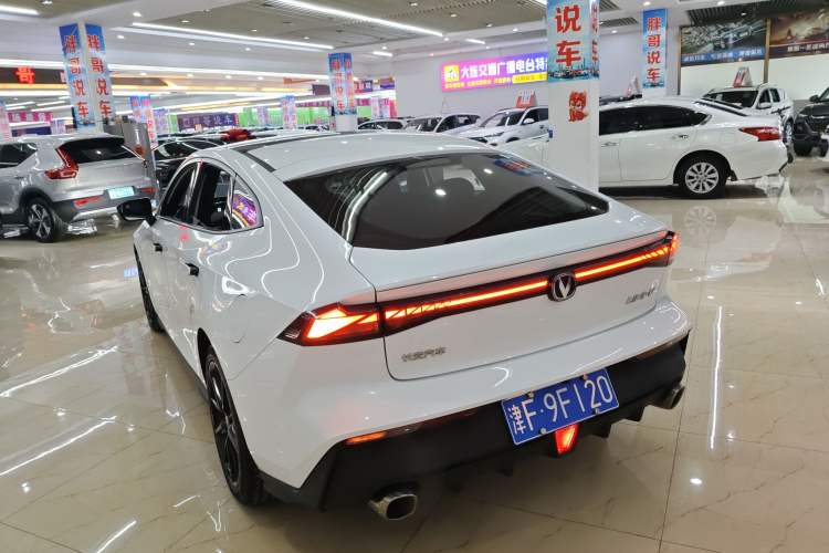 Used Changan UNI-V 2022 1.5T Prestige Version