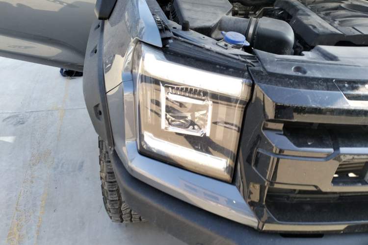 Used JMC DaDao 2024 Gantaner 2.3T Diesel Automatic 4x4 Boundless Edition Right Front Headlight