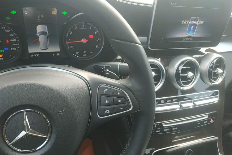 Used Mercedes-Benz GLC 2018 Facelift GLC 260 4MATIC Luxury Edition
