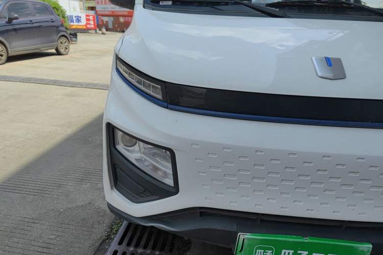 Used Farizon Xingxiang V 2023 V6E Guoxuan Hi-Tech 38.7 kWh Value Edition Right Front Headlight