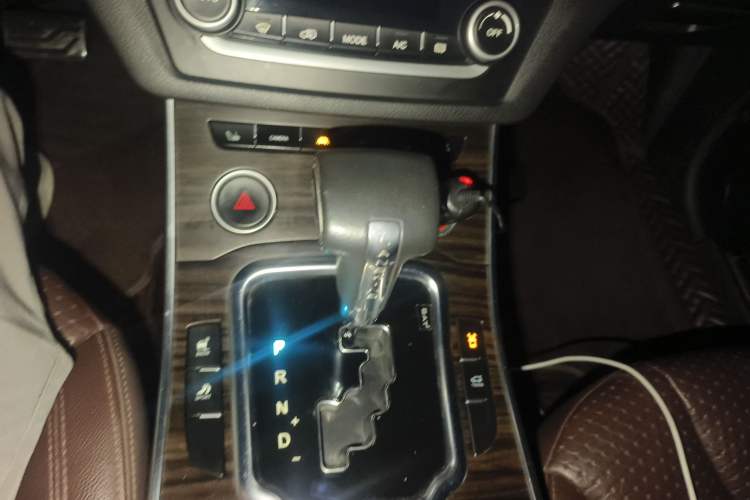 Used Land X7 2015 2.0T Panoramic Flagship Edition Gear Lever