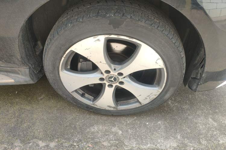 Used Mercedes-Benz GLE 2017 GLE 320 4MATIC Dynamic Model Right Front Wheel Hub