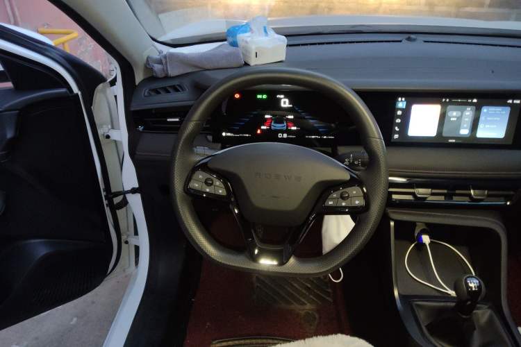 Used Roewe i5 2023 1.5L Manual Comfort Edition
