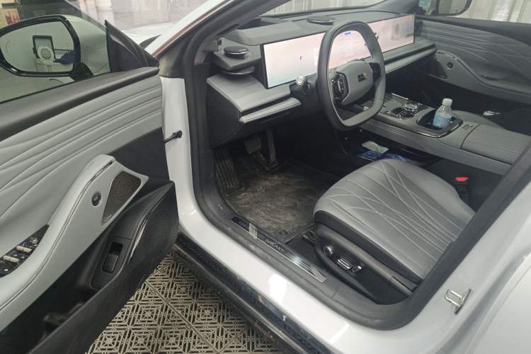 Used Geely Galaxy E8 2025 Model—610km Exploration+ Version