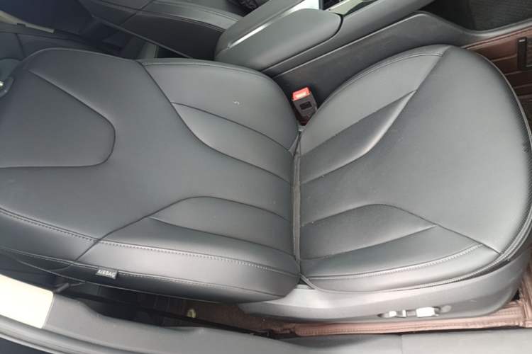 Used Hongqi E-QM5 2023 Base Travel Edition

