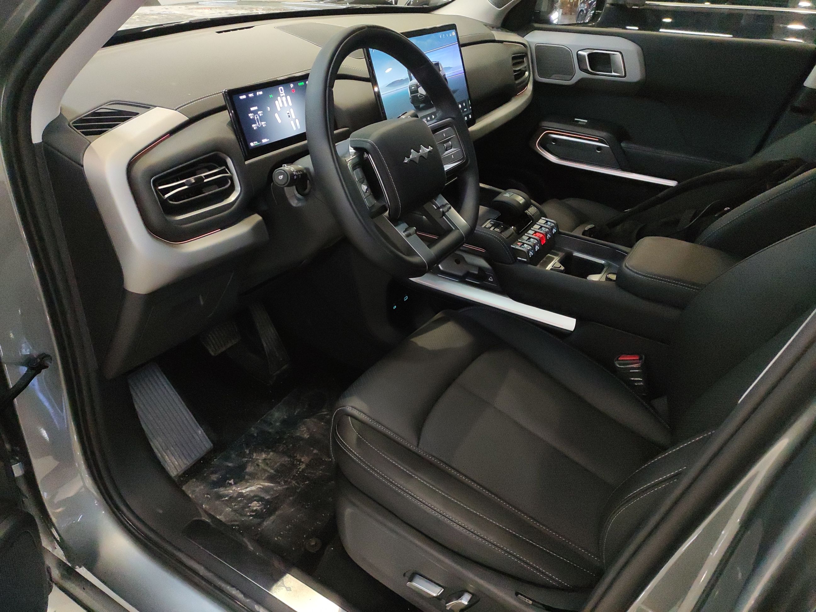 المقاعد الأمامية داخل السيارة