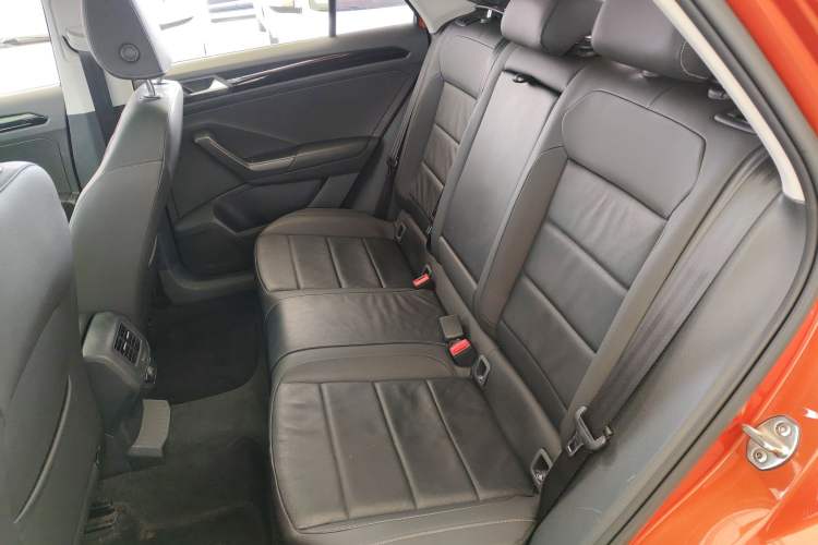 Used Volkswagen T-ROC 2018 280TSI DSG Two-Wheel-Drive Comfort Version China V Standard Left Rear Seat