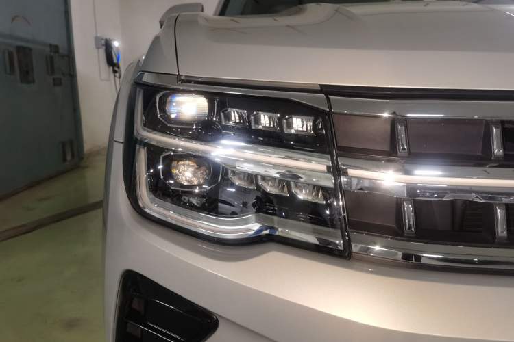 Used Volkswagen Teramont 2021 380TSI Four-Wheel Drive Prestige Flagship Edition Right Front Headlight