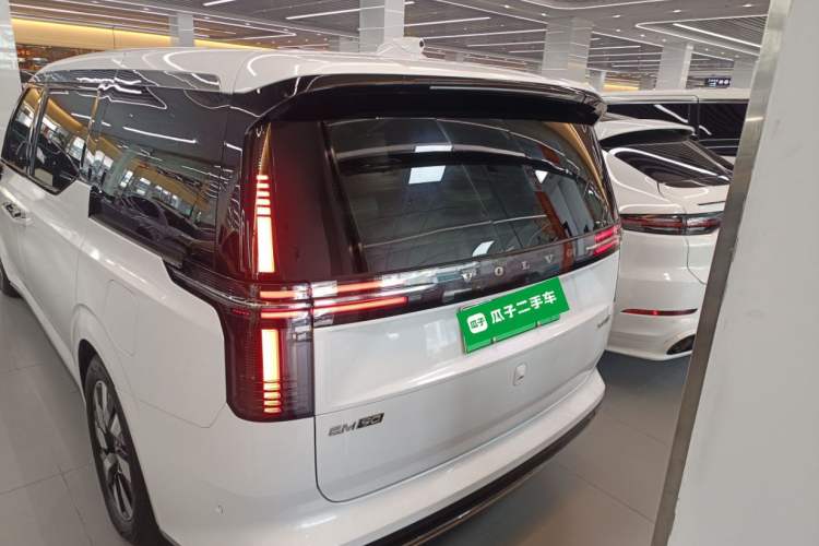 Used Volvo EM90 2025 Ultra Six-Seater