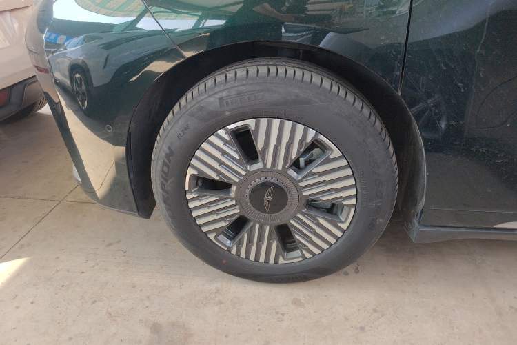 Used Geely Galaxy LEVC L380 2024 140-Degree 6-Seater All-Wheel-Drive Ultra Left Front Wheel Hub