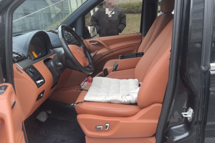 Used Mercedes-Benz Vito 2011 2.5L 7-seater executive version