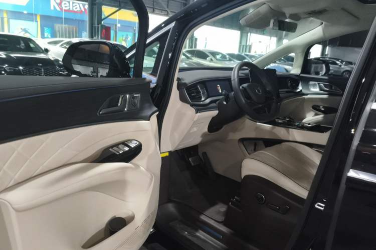 Used Denza D9 2024 DM-i 980 Four-Wheel Drive Prestige Model Driver Seat