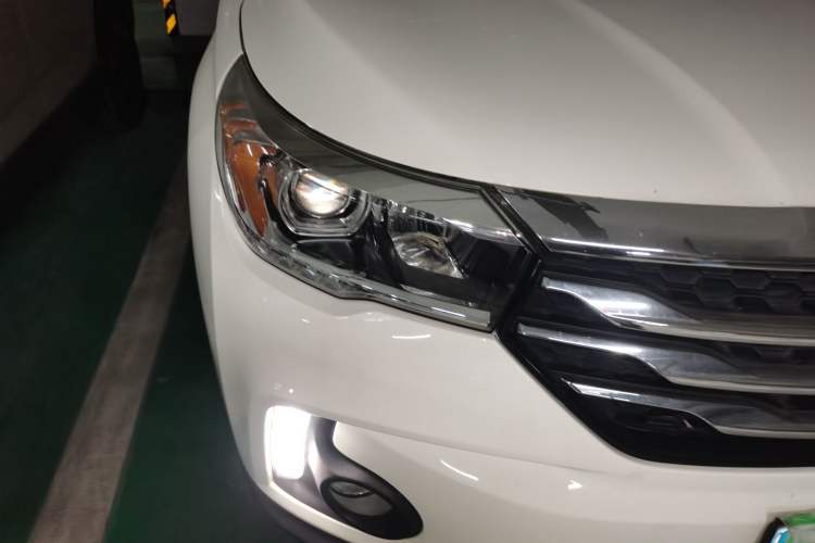 Used GAC Trumpchi GS4 2017 235T Automatic Two-Wheel Drive Luxury Smart Connectivity Version Right Front Headlight