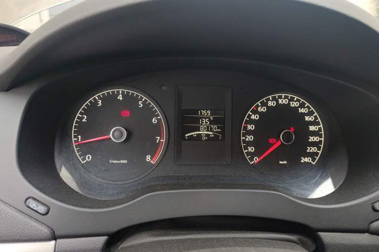 Used Volkswagen Sagitar 2012 1.6L Manual Comfort Model Instrument Cluster