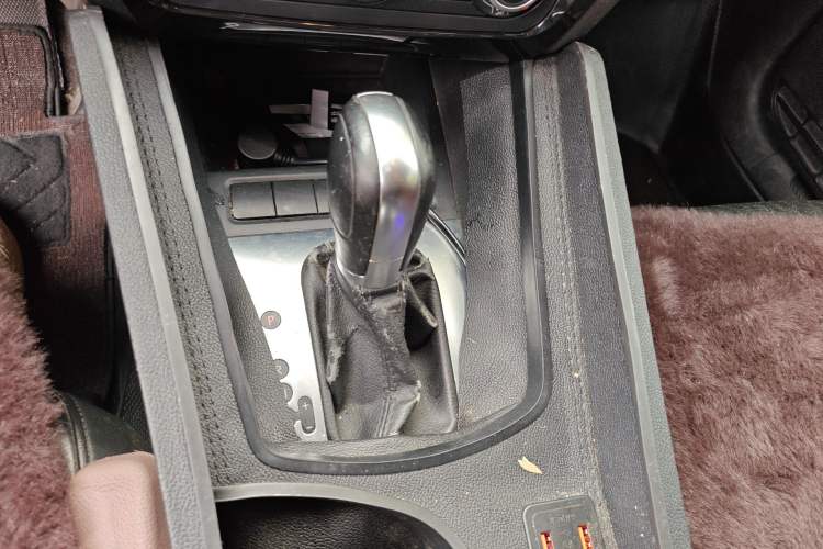 Used Volkswagen Sagitar 2014 1.6L Automatic Comfort Model Gear Lever