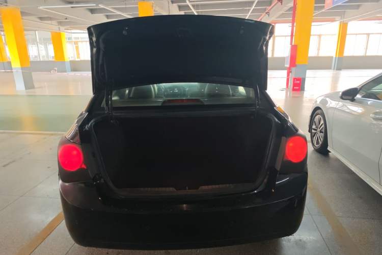 Used Chevrolet Cruze 2013 1.6L SE MT Trunk