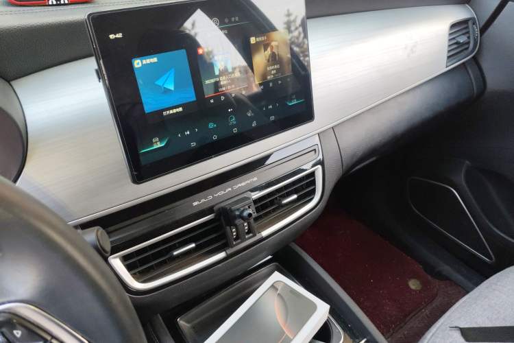 Used BYD Song MAX 2021 Upgraded Model 1.5T Automatic Luxury 6-Seater Audio And AC Panel