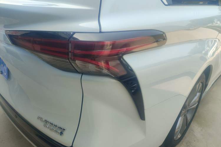 Used Toyota SIENNA 2023 2.5L Hybrid Platinum Edition
