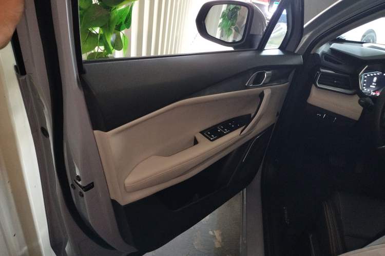 Used Lynk & Co 06 EM-P 2022 PHEV 84 km Range Pro Version