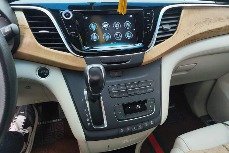 Used Buick GL8 2017 ES 28T Comfort Model China V Standard
