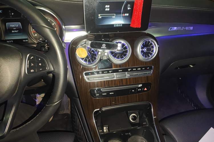 Used Mercedes-Benz GLC 2018 Facelift GLC 260 4MATIC Luxury Edition
