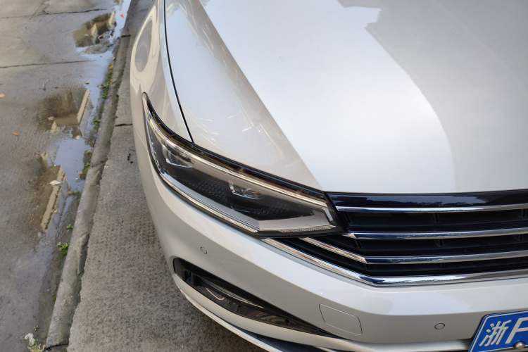 Used Volkswagen Magotan 2020 330TSI DSG Luxury Edition Right Front Headlight