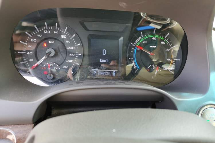 Used Roewe e950 2016 1.4T Luxury Edition Odometer Close Up