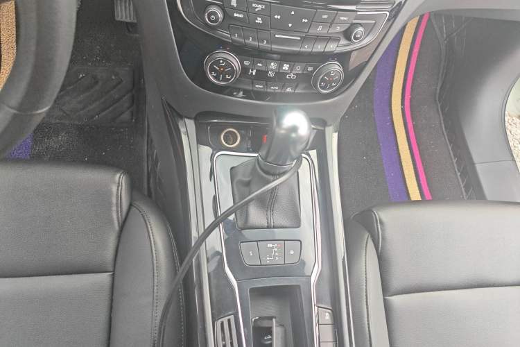 Used Peugeot 508 2015 1.6THP Automatic Zhiiyi Edition Gear Lever
